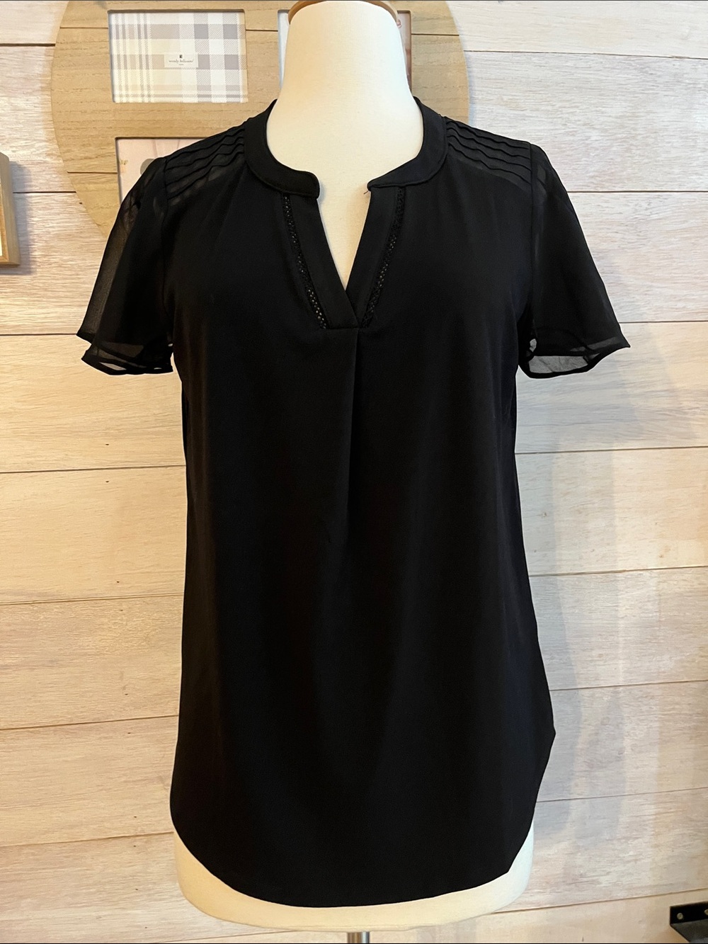 NEW Roz & Ali Black Short Sleeve Split-Neck Blouse S